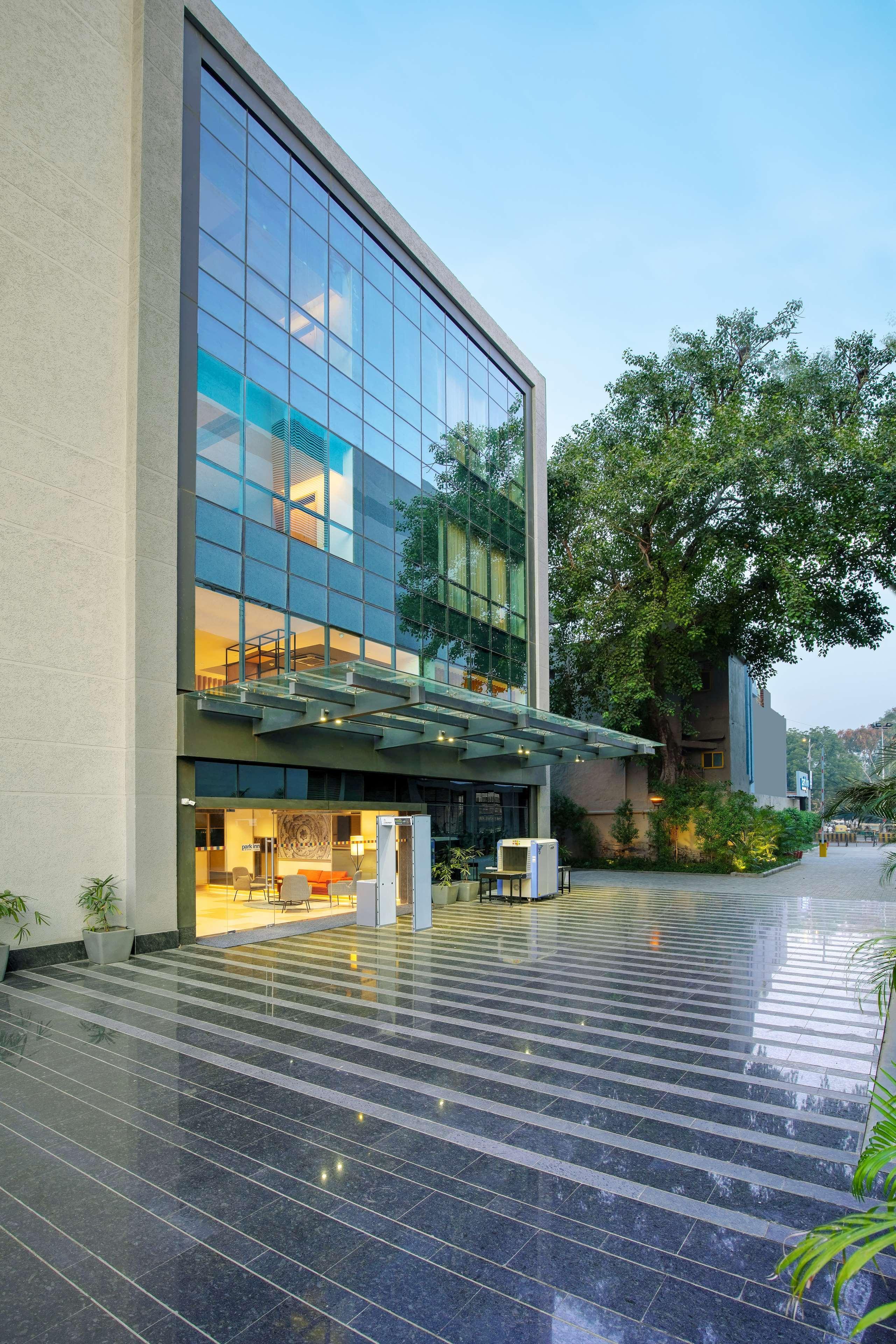 Park Inn By Radisson Gválijar Exteriér fotografie