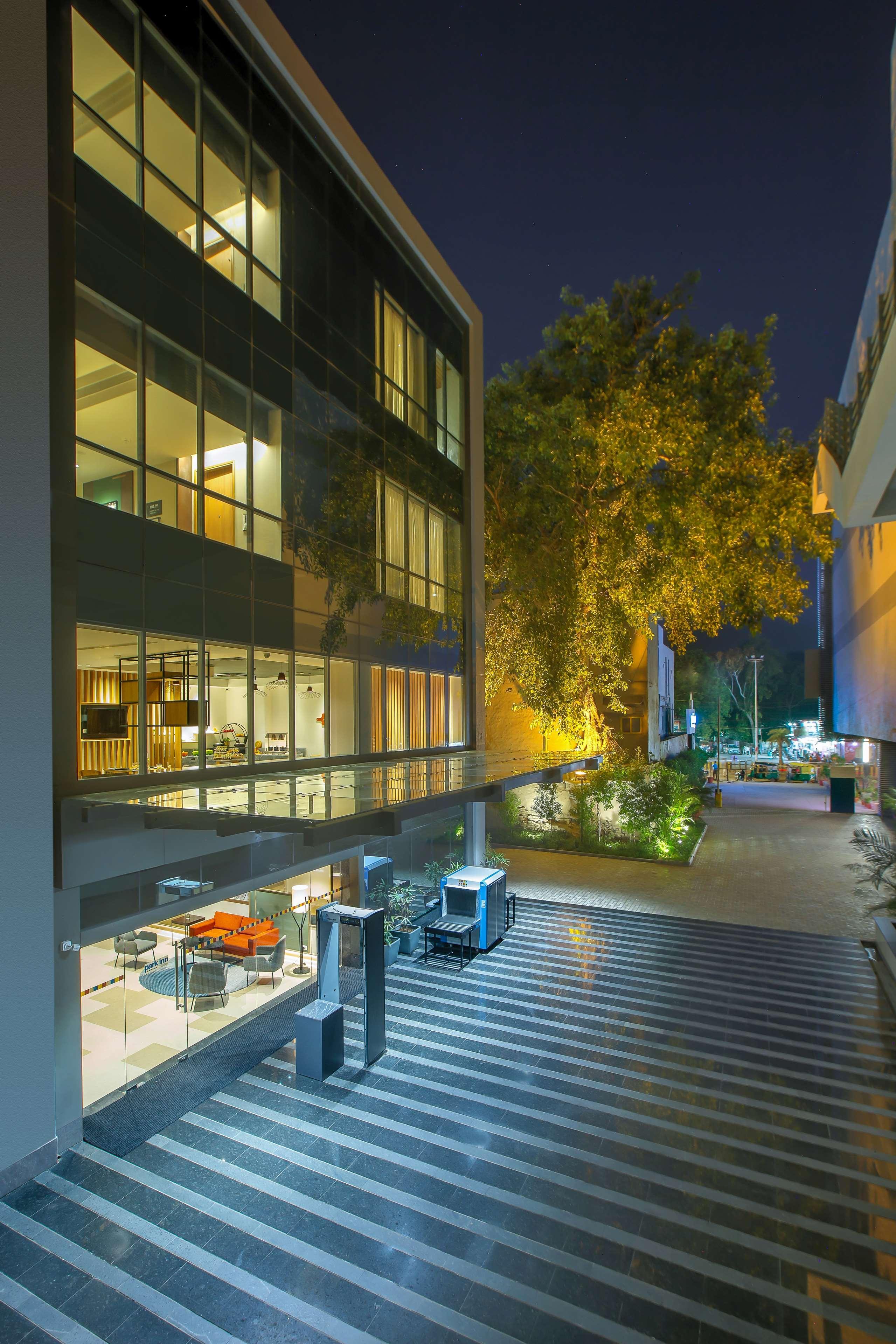 Park Inn By Radisson Gválijar Exteriér fotografie